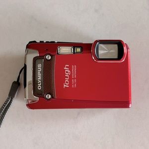 Olympus Tough 12 megapixel waterproof digital camera